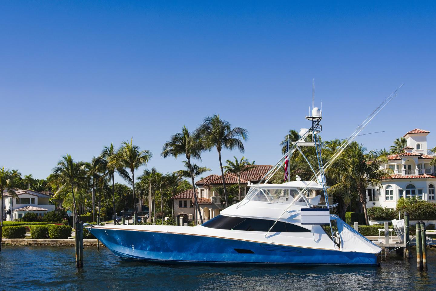 Luxury Home Market in Miami Waterfront Properties: What Buyers Should Know